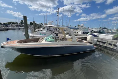 Chris-Craft Launch 28 GT