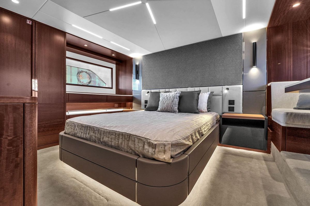 2023 Sunseeker 68 