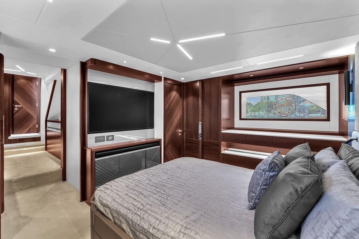 2023 Sunseeker 68 