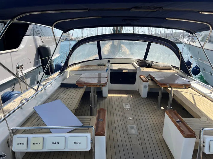 Alchemy IV Yacht Photos Pics Luxurious 2009 Nautor Swan 82S yacht with spacious deck and elegant seating.