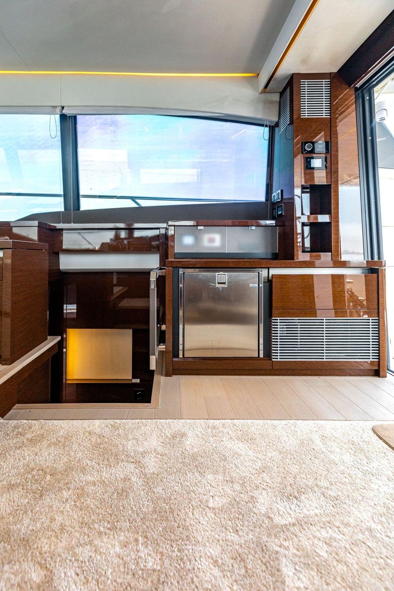 2020 Prestige 63 