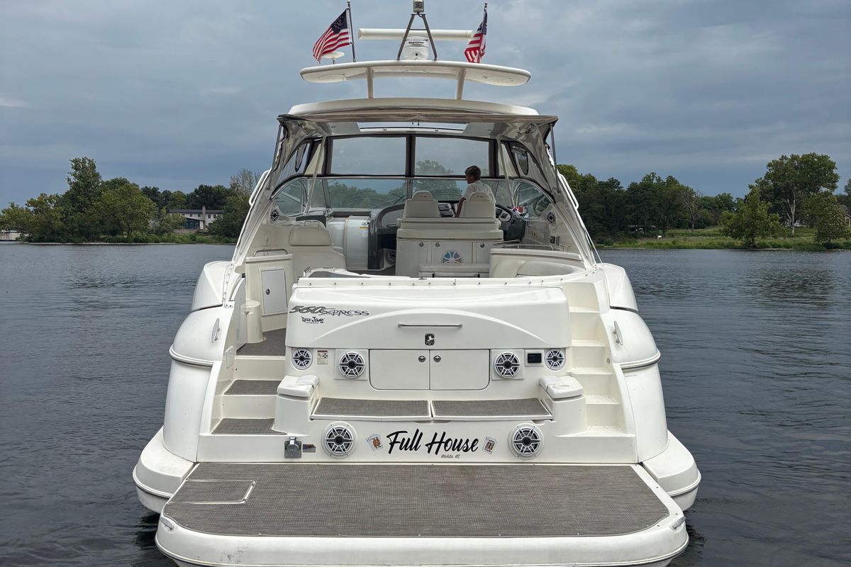 2006 Cruisers Yachts 56 