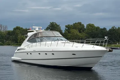 Cruisers Yachts 560 Express