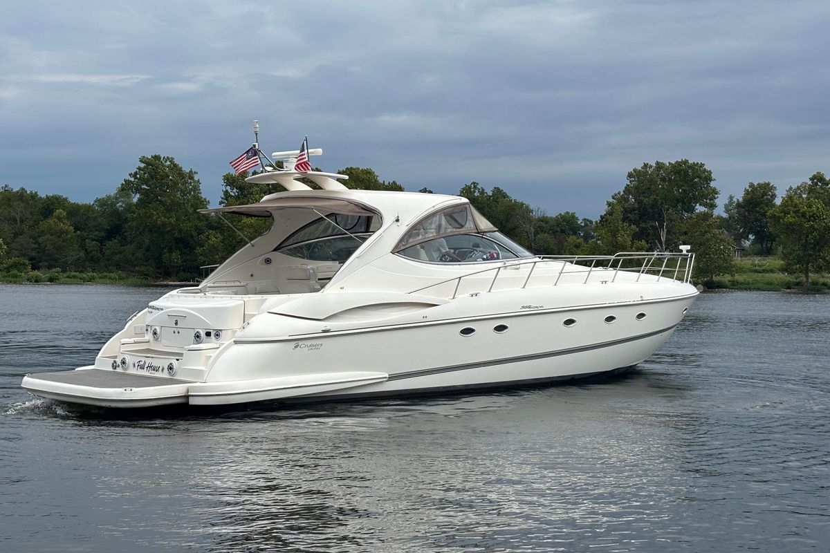 2006 Cruisers Yachts 56 