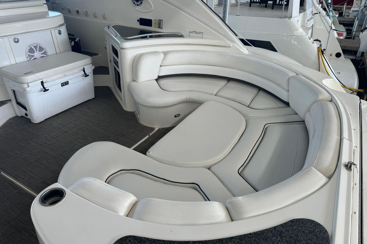 2006 Cruisers Yachts 56 
