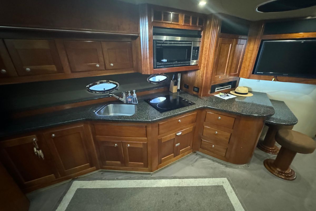 2006 Cruisers Yachts 56 