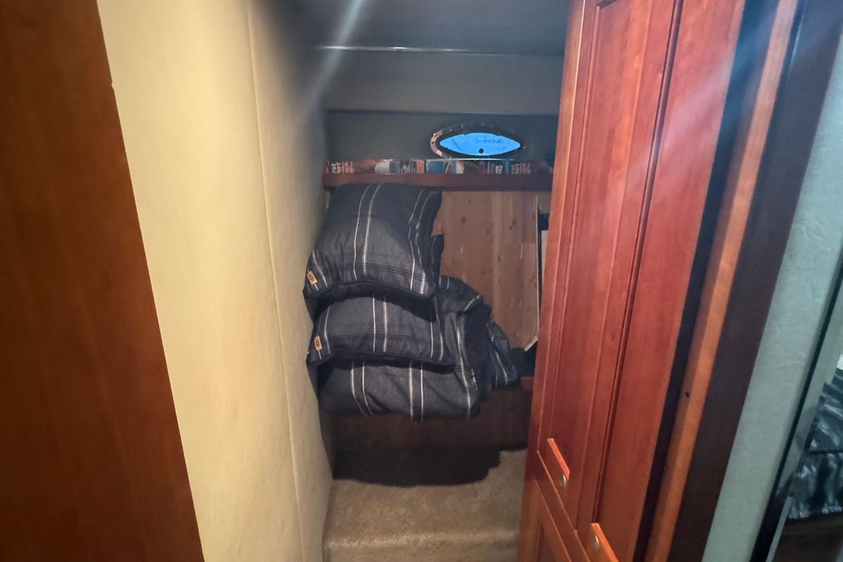 2006 Cruisers Yachts 56 