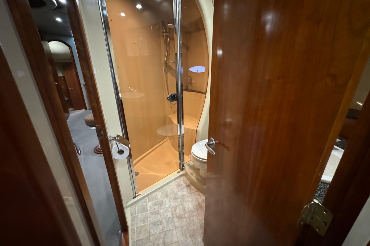 2006 Cruisers Yachts 56 