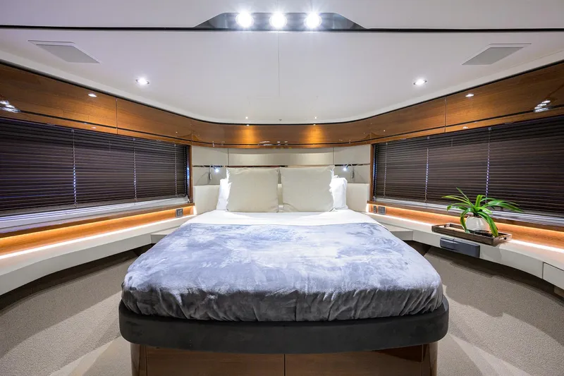 Converter Yacht Photos Pics Stateroom - Berth