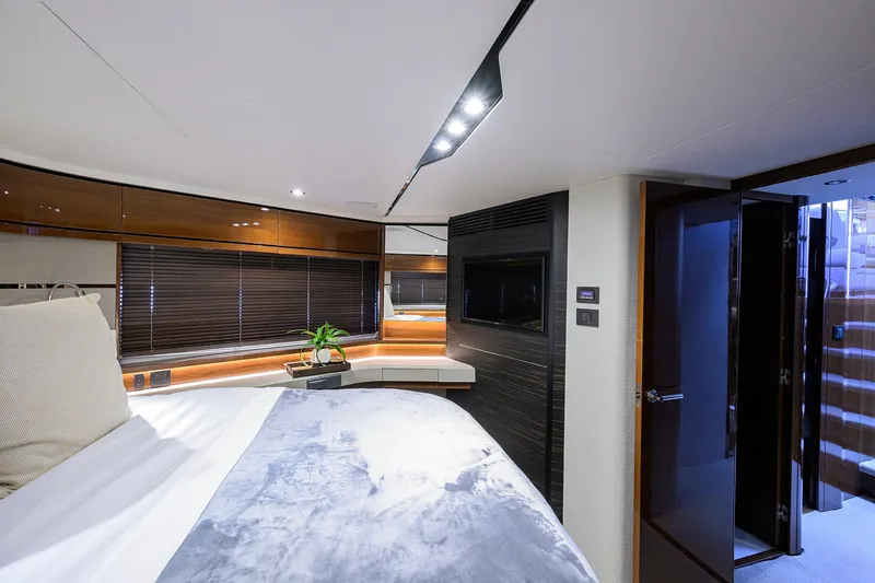 Converter Yacht Photos Pics Stateroom - Berth and TV
