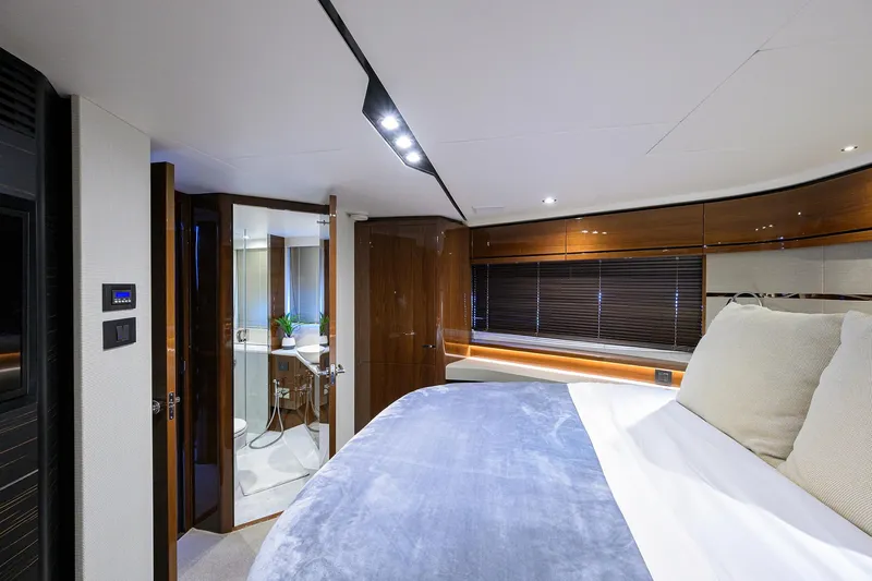 Converter Yacht Photos Pics Stateroom - Berth and Entry to Head