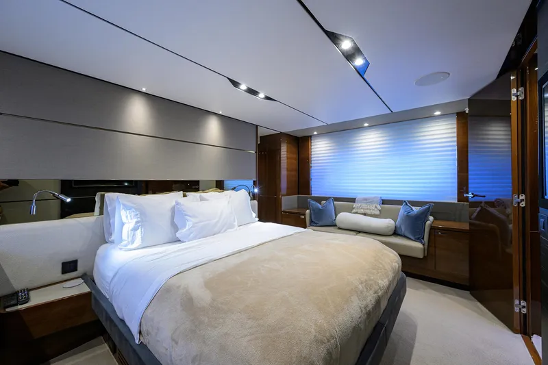 Converter Yacht Photos Pics Stateroom - Berth and Seating
