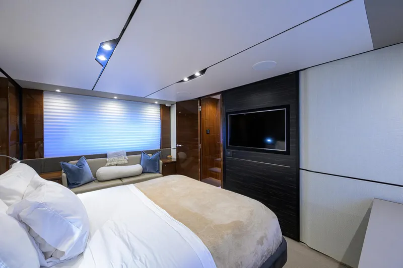 Converter Yacht Photos Pics Stateroom - Berth and Seating