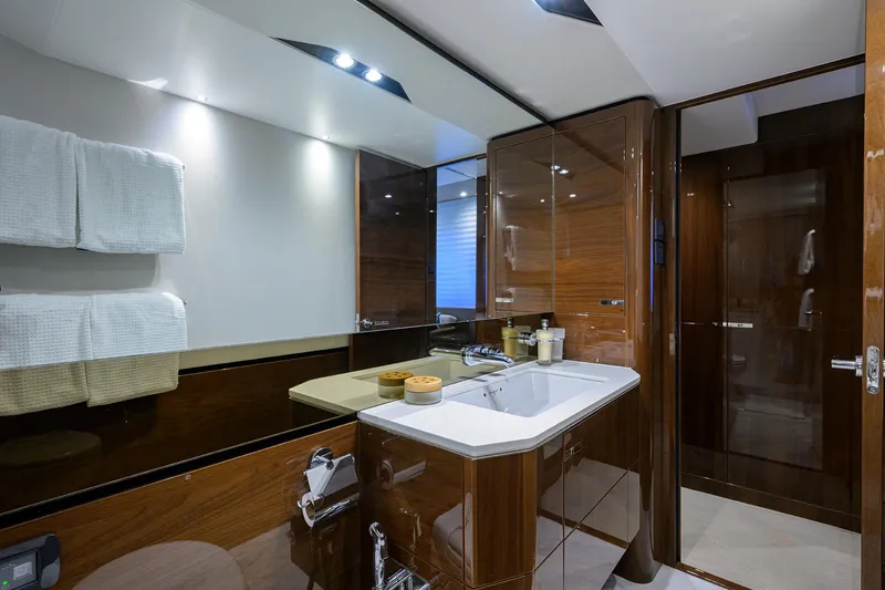 Converter Yacht Photos Pics Head - Sink