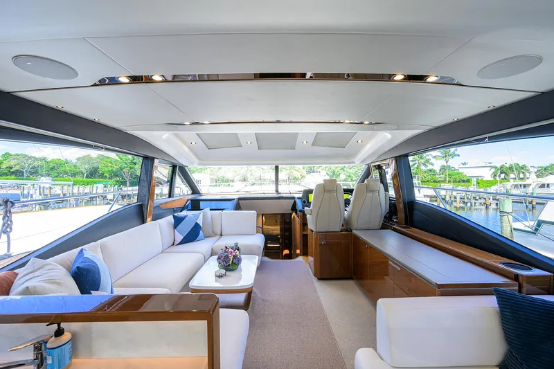 Converter Yacht Photos Pics Salon Seating and Table