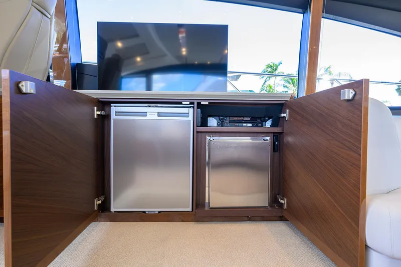 Converter Yacht Photos Pics Salon TV, Refirgerator and Ice Maker