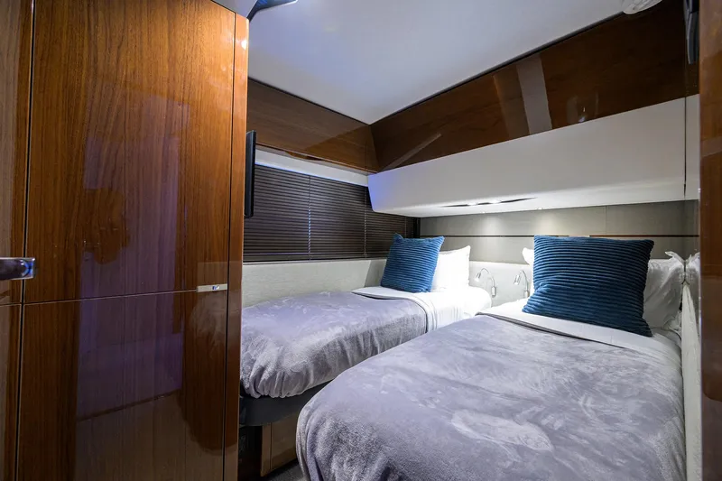 Converter Yacht Photos Pics Stateroom - Side by  Side Berths