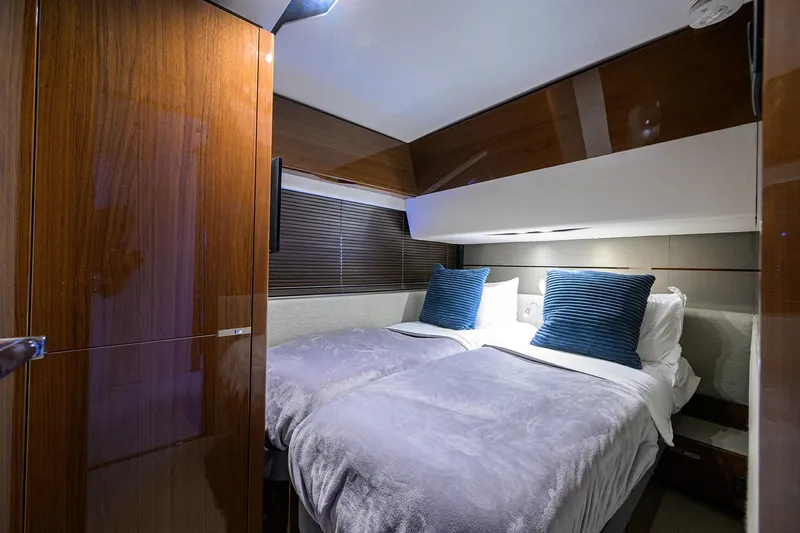 Converter Yacht Photos Pics Stateroom - Side by  Side Berths