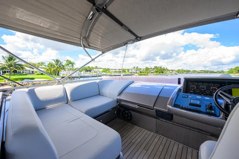 Converter Yacht Photos Pics Flybridge - Seating and Electronics