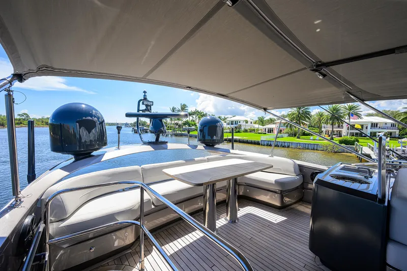 Converter Yacht Photos Pics Flybridge Aft Deck Table and Seating