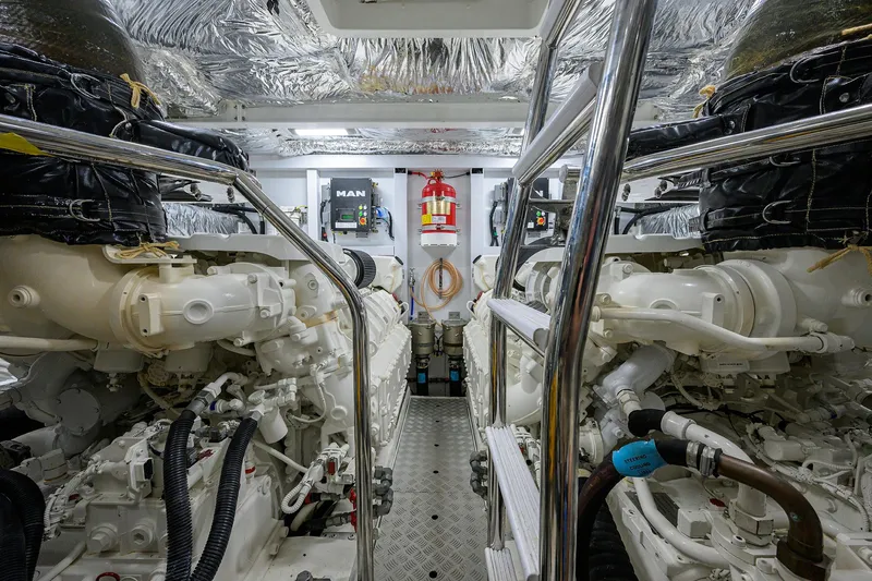 Converter Yacht Photos Pics Engine Room