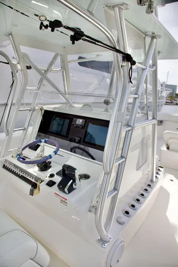  Yacht Photos Pics 2024 SeaVee 390Z boat console with advanced navigation and control systems.