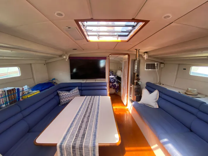 Foxy Yacht Photos Pics Large, open dining