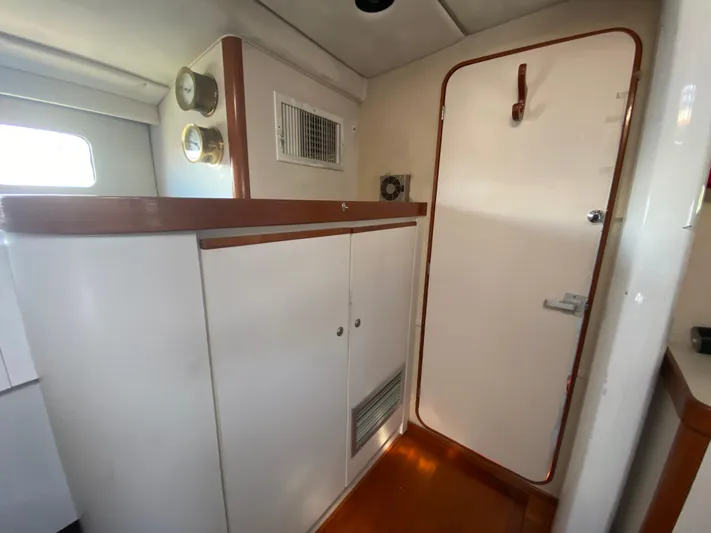 Foxy Yacht Photos Pics Huge hanging locker