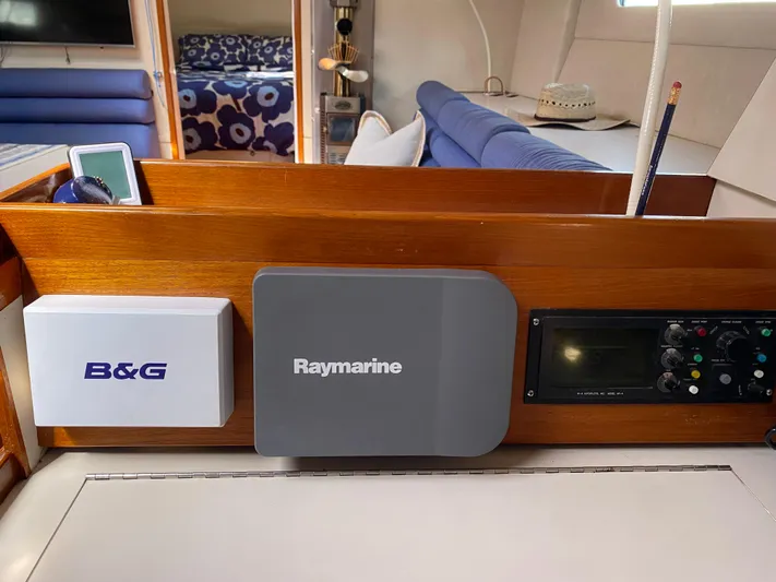 Foxy Yacht Photos Pics Navigation equipment on a 1995 Sundeer 56 yacht, featuring B&G and Raymarine systems.