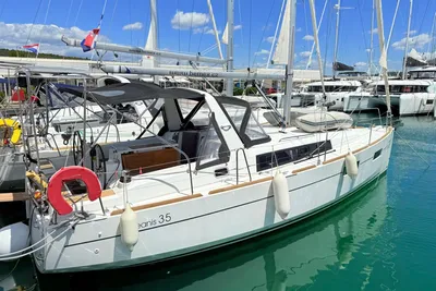 2016 Beneteau Oceanis 35
