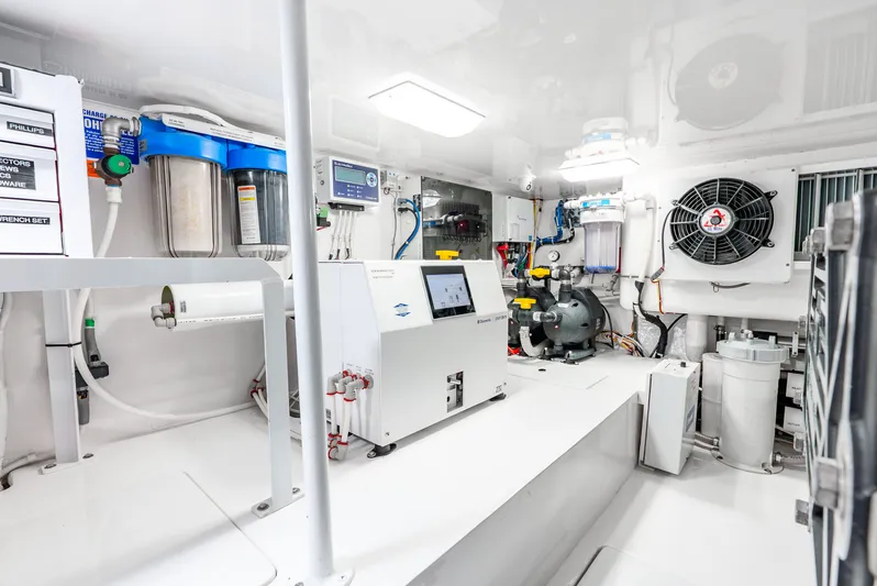 Madaline Jewell Yacht Photos Pics 