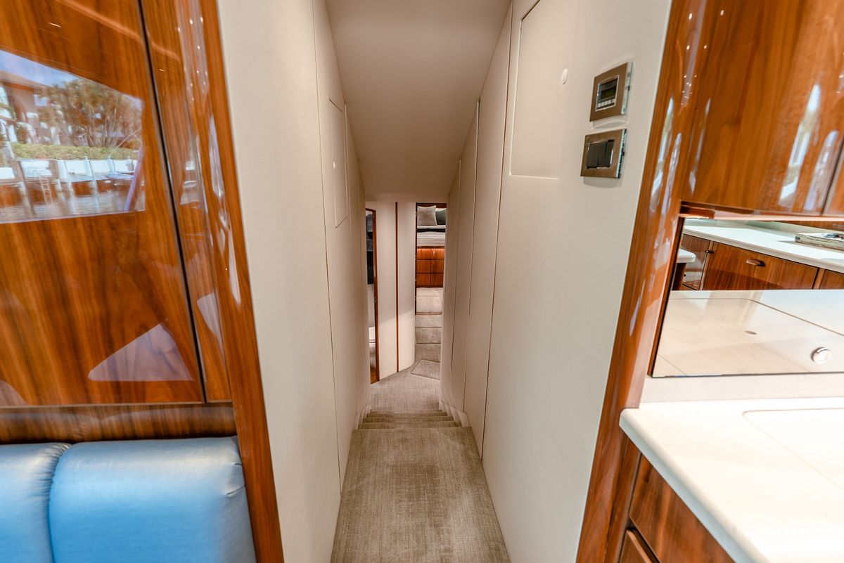 2017 Viking 62 