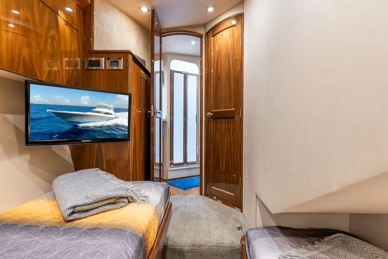 Madaline Jewell Yacht Photos Pics 