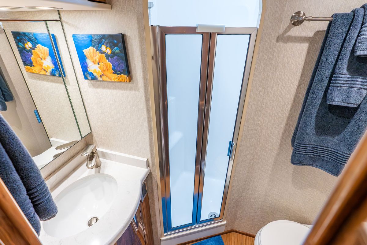 2017 Viking 62 