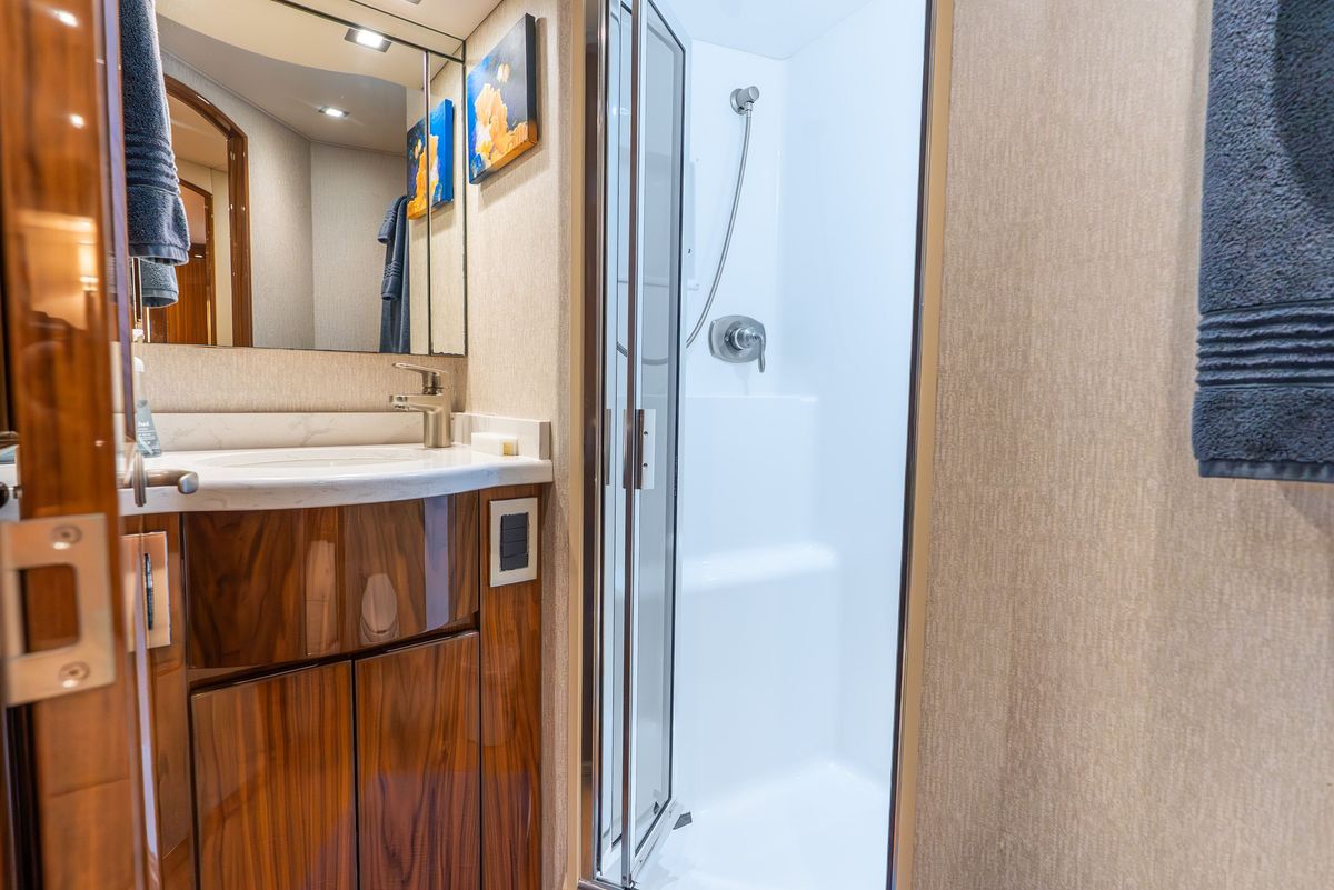 2017 Viking 62 