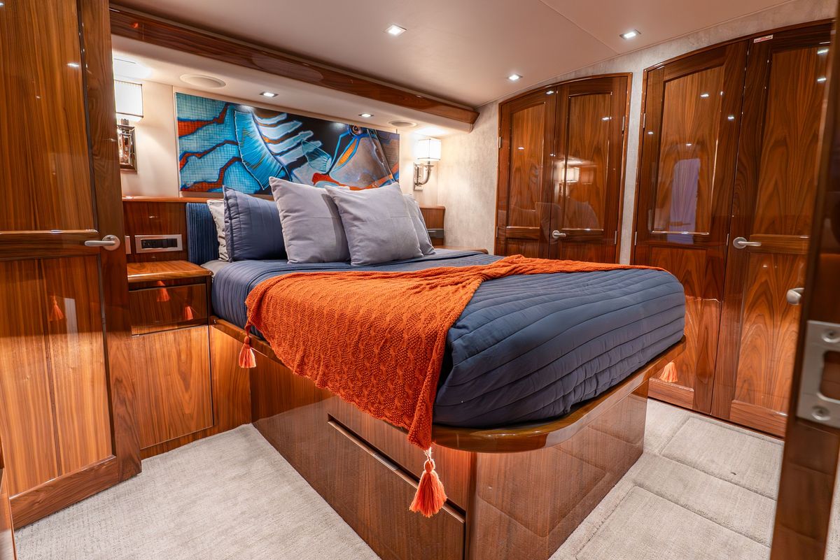 2017 Viking 62 