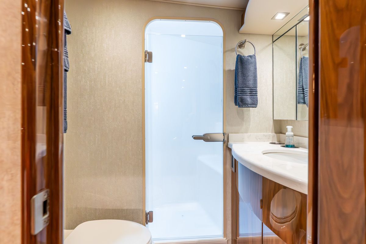 2017 Viking 62 