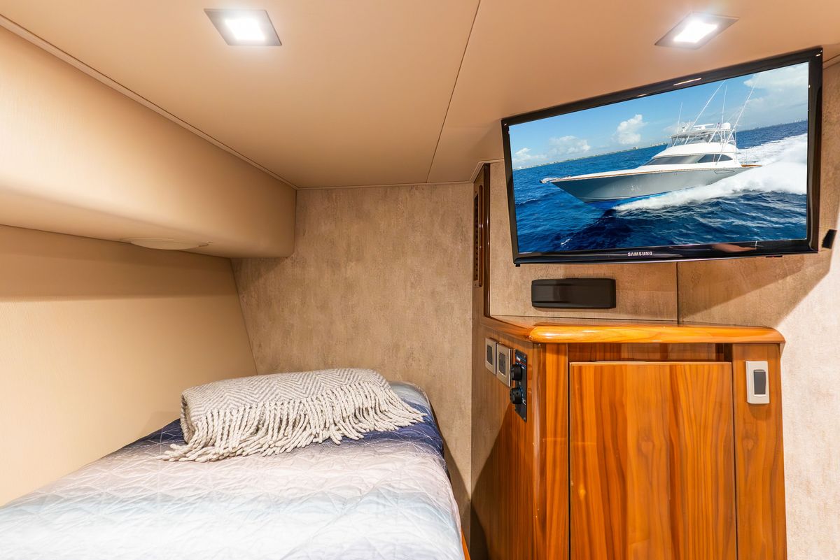 2017 Viking 62 