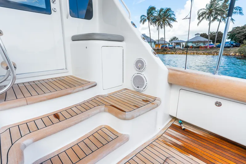 Madaline Jewell Yacht Photos Pics 