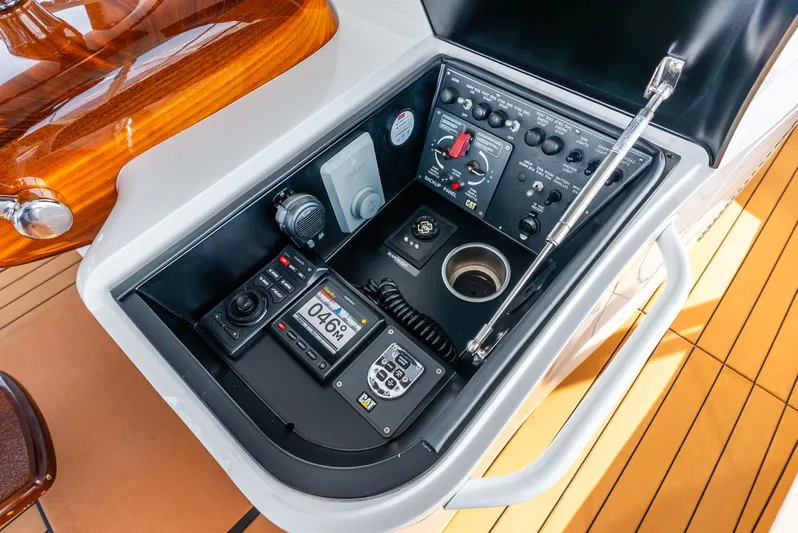 Madaline Jewell Yacht Photos Pics 