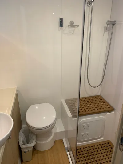 Life Settling Yacht Photos Pics Aquila 44 Yacht 2022 bathroom with shower and toilet.