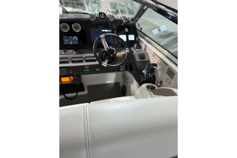 Yacht Photos Pics 2018 Formula 400 Super Sport boat cockpit with modern controls and steering wheel.