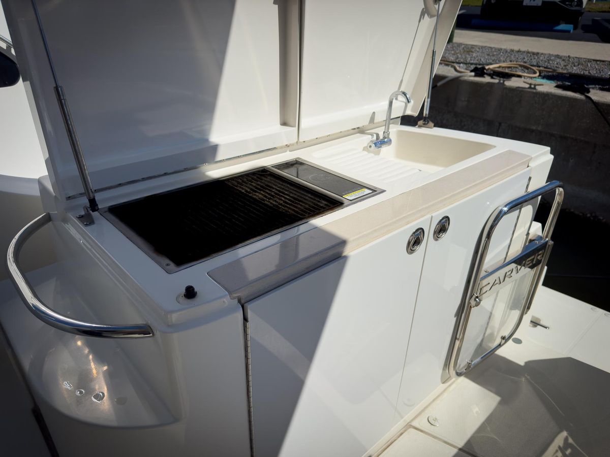 2019 Carver 42 