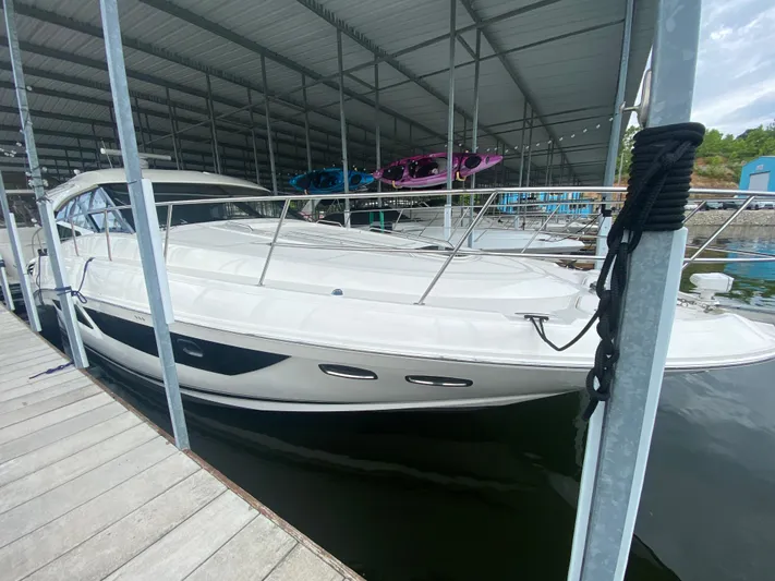  Yacht Photos Pics 2015 Sea Ray 470 Sundancer yacht docked under a covered marina.