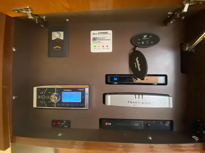  Yacht Photos Pics Control panel of 2015 Sea Ray 470 Sundancer with electronic devices and TracVision system.