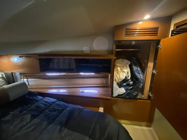  Yacht Photos Pics 2015 Sea Ray 470 Sundancer cabin interior with bed, closet, and ambient lighting.