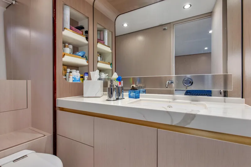 Oh My My Yacht Photos Pics 2020 Azimut 60 Flybridge- OH MY MY- Master Head