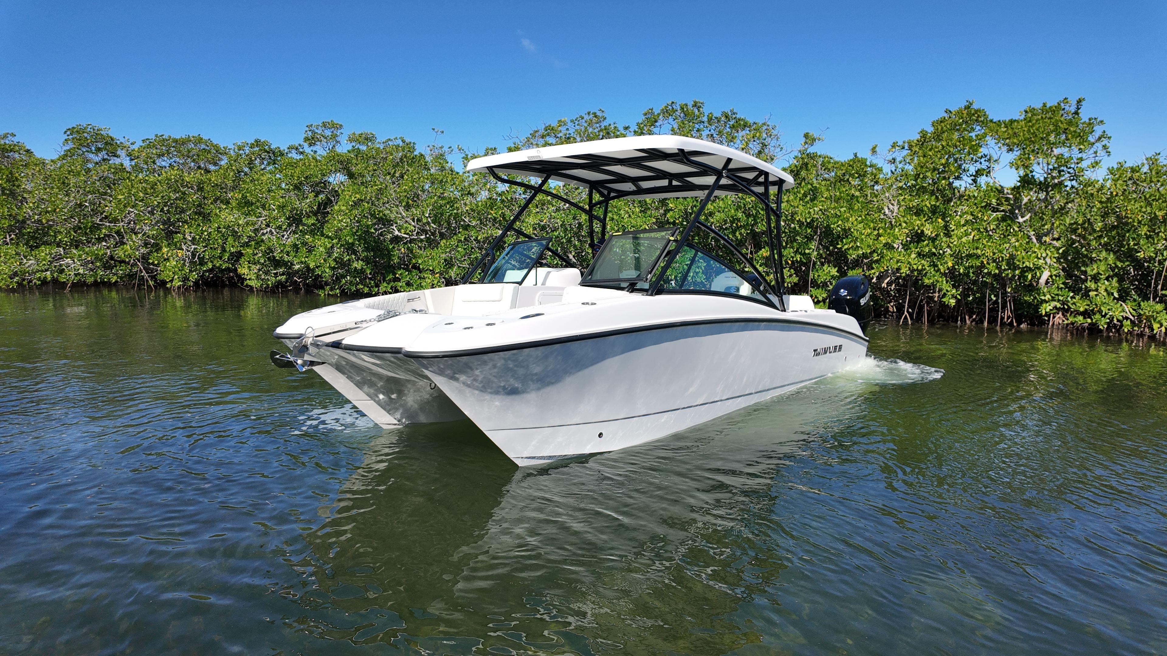 ダイワ　SEAPOWER 50-310 Mini Boat 20-240 Twin Vee PowerCat 240 DC GFX - Suzuki Marine USA, LLC