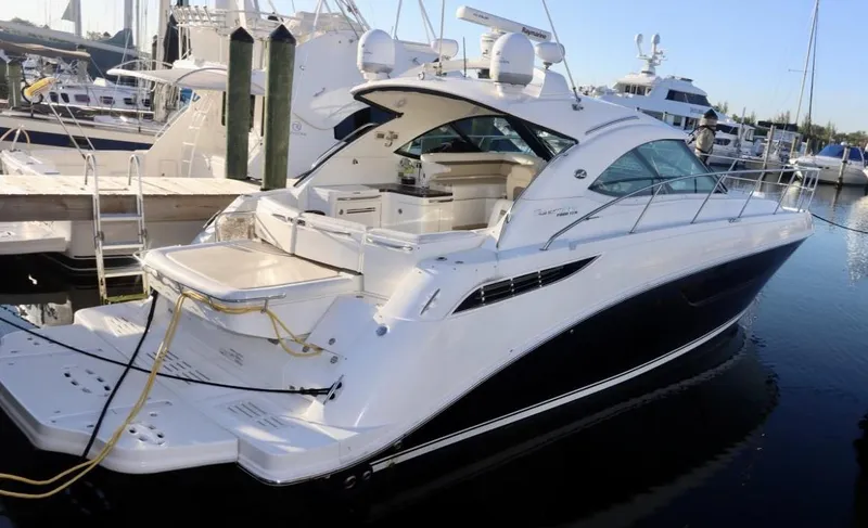 Cay IV Yacht Photos Pics 