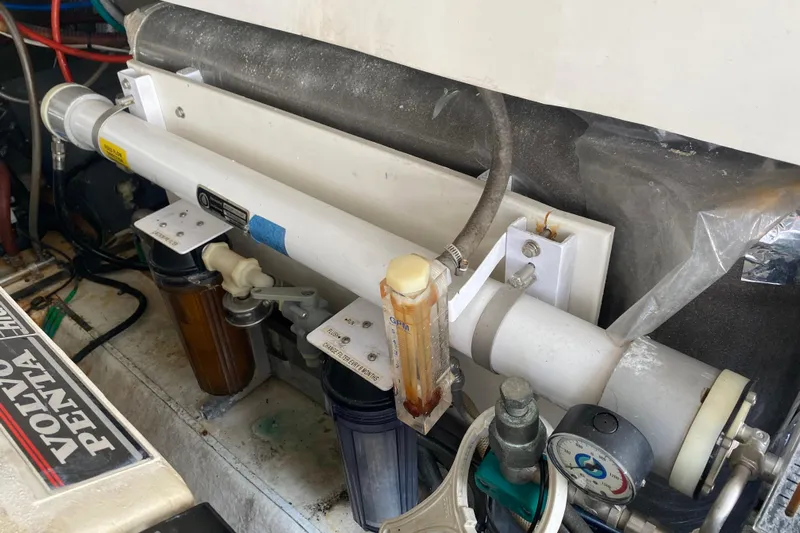 Island Time Yacht Photos Pics Engine compartment of a 2000 Riviera 4000 with Volvo Penta components and filtration system.